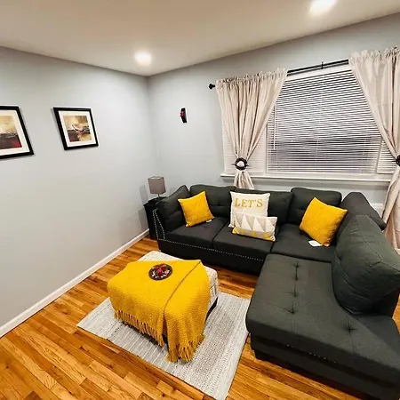 Vee'S Nest- Cozy 3 Bedroom With Parking